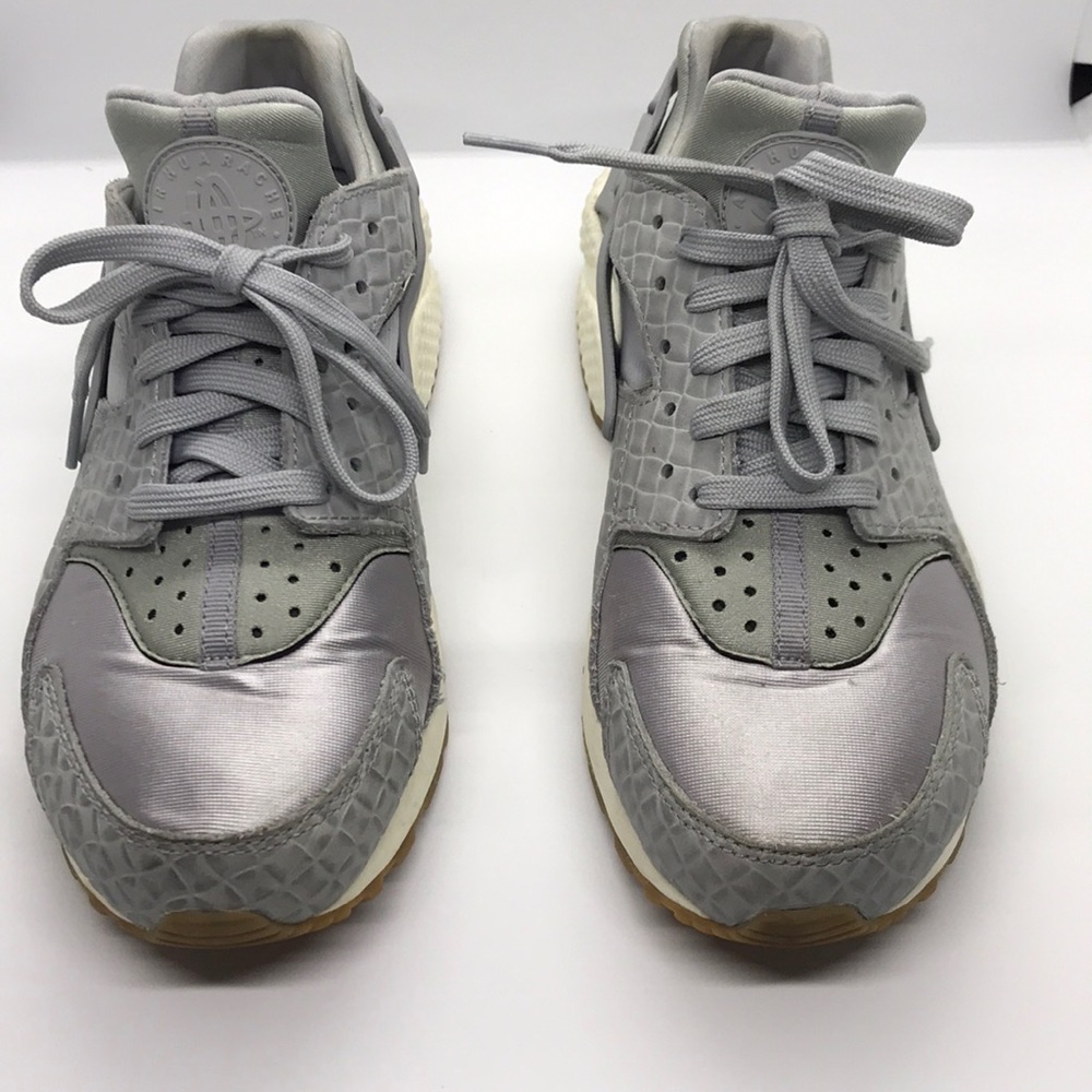 FLASH SALE! EUC Women’s Nike Air Huarache size 9/8